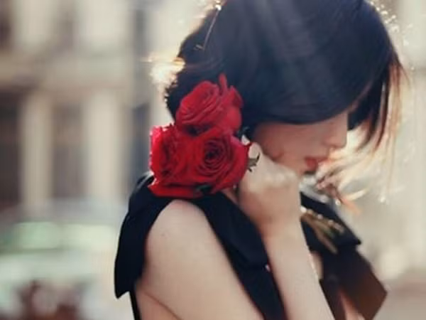 Co don den may cung dung yeu voi kieu dan ong nay keo om han-Hinh-3