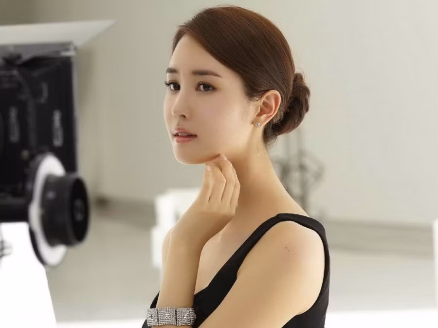 La phu nu dung nen tiec nhung thu nay