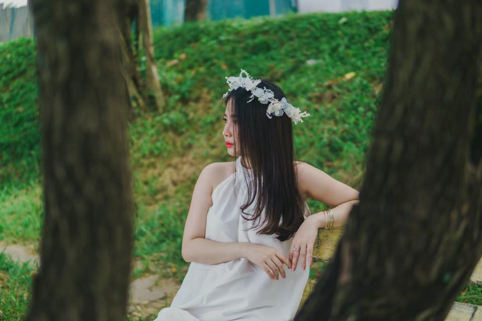 Chuyện tình yêu của chàng cầu thủ xứ Nghệ và người đẹp Hà Tĩnh được hai bên gia đình ủng hộ. Mỹ Linh chưa từng lo lắng sự nghiệp của một cầu thủ "sớm nở tối tàn" hay hoang mang trước những gièm pha như "cầu thủ thường rất trăng hoa". "Anh Khánh hiền lành, lại sống rất tình cảm. Ở bên anh ấy, mình được chiều chuộng, yêu thương. Anh chưa bao giờ khiến mình hoài nghi hay thất vọng", Linh nói.