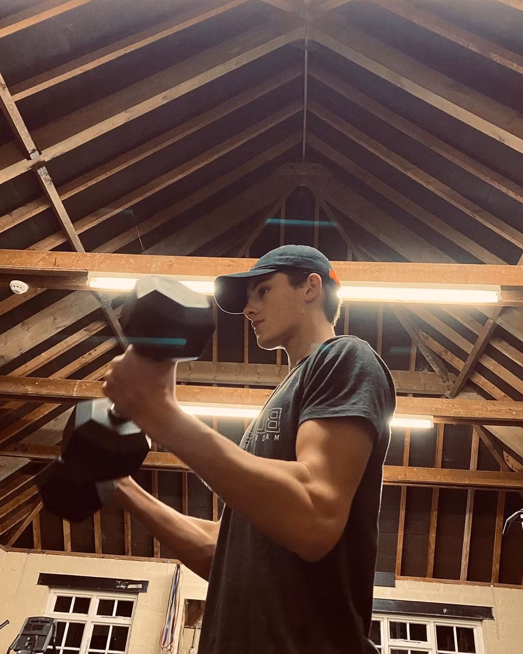 Trên trang cá nhân, William thường đăng ảnh tương tác với người hâm mộ. Trong một cuộc phỏng vấn trên Interhigh, diễn viên 10X cho biết fan và mạng xã hội là một phần trong cuộc sống. "Tôi may mắn vì có nhiều người quan tâm, tôi sẽ làm hết sức có thể để không phụ lòng khán giả", Will khẳng định.