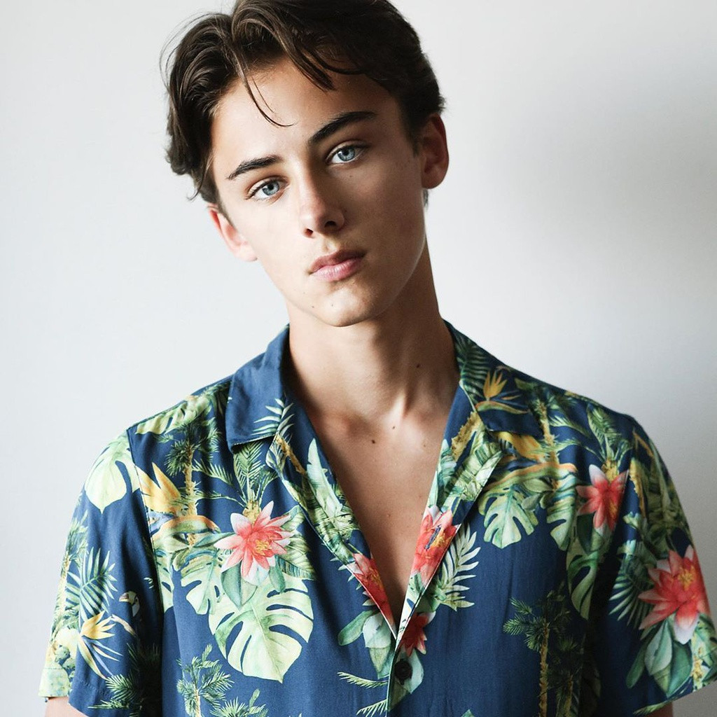 Sau 3 năm nổi tiếng trên mạng, hiện tại cậu bé đã dần ra dáng thiếu niên. Ở tuổi 16, William đang trổ mã, gương mặt ngày càng nam tính. Vẫn là "cậu bé đẹp trai nhất thế giới" nhưng đường nét trên gương mặt cậu dần góc cạnh hơn. Trong những bức ảnh chụp cận cảnh, Miller hút hồn phái nữ với ánh mắt sâu, gợi tình.