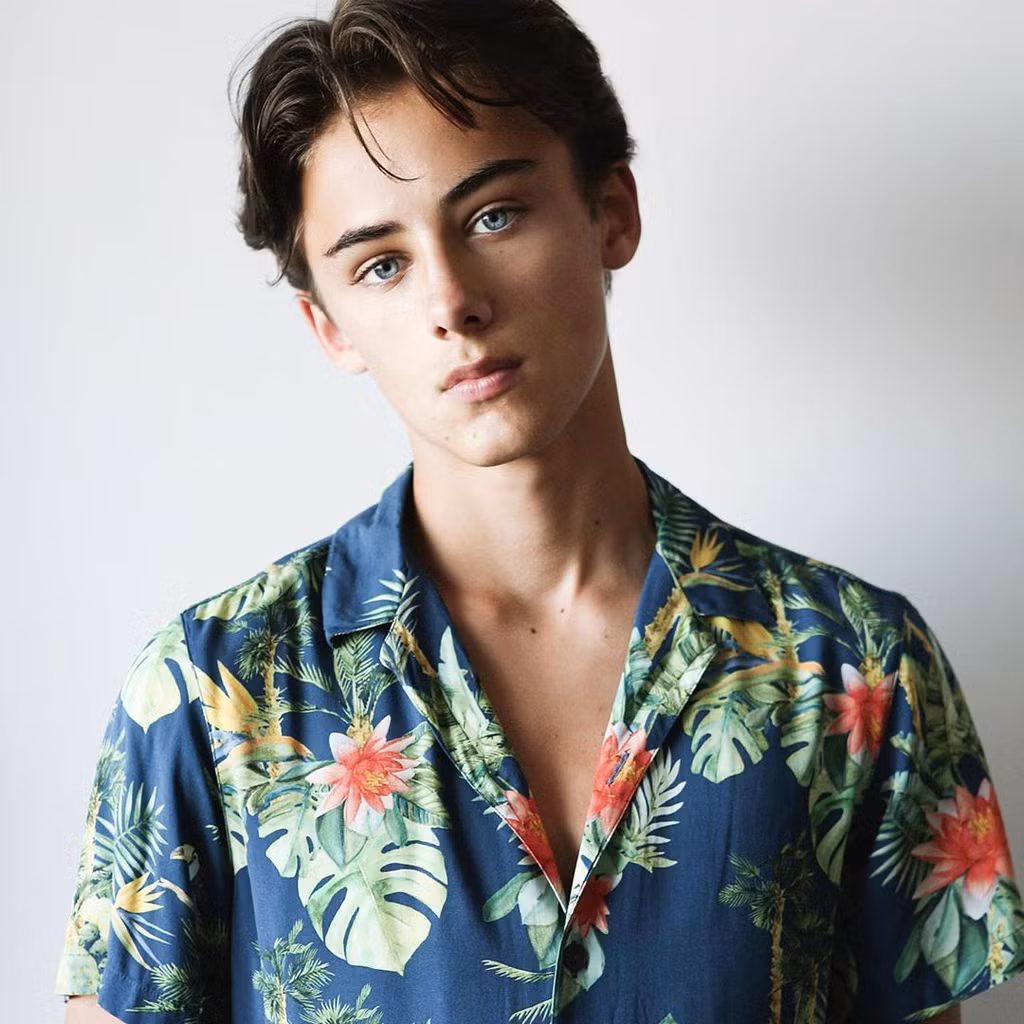 Sau 3 năm nổi tiếng trên mạng, hiện tại cậu bé đã dần ra dáng thiếu niên. Ở tuổi 16, William đang trổ mã, gương mặt ngày càng nam tính. Vẫn là "cậu bé đẹp trai nhất thế giới" nhưng đường nét trên gương mặt cậu dần góc cạnh hơn. Trong những bức ảnh chụp cận cảnh, Miller hút hồn phái nữ với ánh mắt sâu, gợi tình.