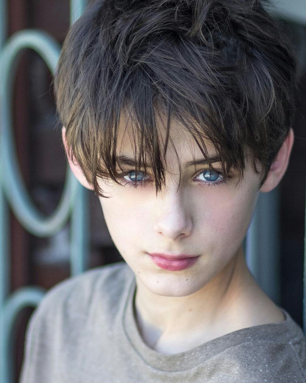  William Franklyn-Miller sinh năm 2004 tại London, Anh. Năm 2017, cậu bé nổi lên như một hiện tượng vì vẻ ngoài quá ấn tượng. Thời điểm ấy, William được cộng đồng mạng tặng cho biệt danh "cậu bé đẹp trai nhất thế giới".