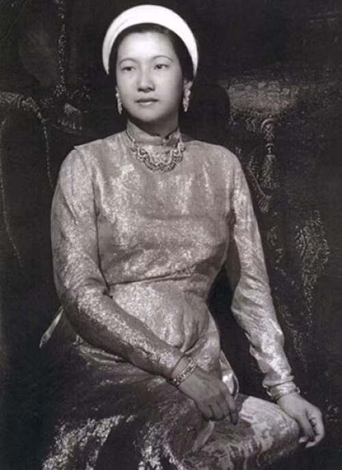 Hoang hau Nam Phuong da qua doi nhu the nao