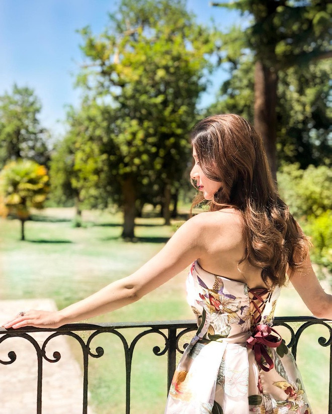 Theo truyền thông xứ Cảng Thơm, Jocelyn là người thừa kế gia sản nhà họ Choi. Cô được cho có khối tài sản trị giá 4 tỷ đôla Hong Kong. Nhờ xuất thân trâm anh thế phiệt, 9X nhận được nhiều sự chú ý. Tuy nhiên, Jocelyn từng nhiều lần khẳng định cô không muốn được mọi người ưu ái chỉ vì gia thế, mà muốn tự lực phát triển sự nghiệp trong làng giải trí.