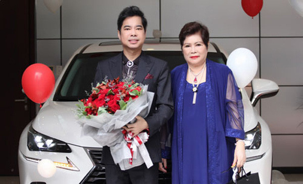 2 quý ông showbiz Việt khiến fan đồn đoán về giới tính - Hình 2 2 quy ong showbiz Viet khien fan don doan ve gioi tinh-Hinh-2