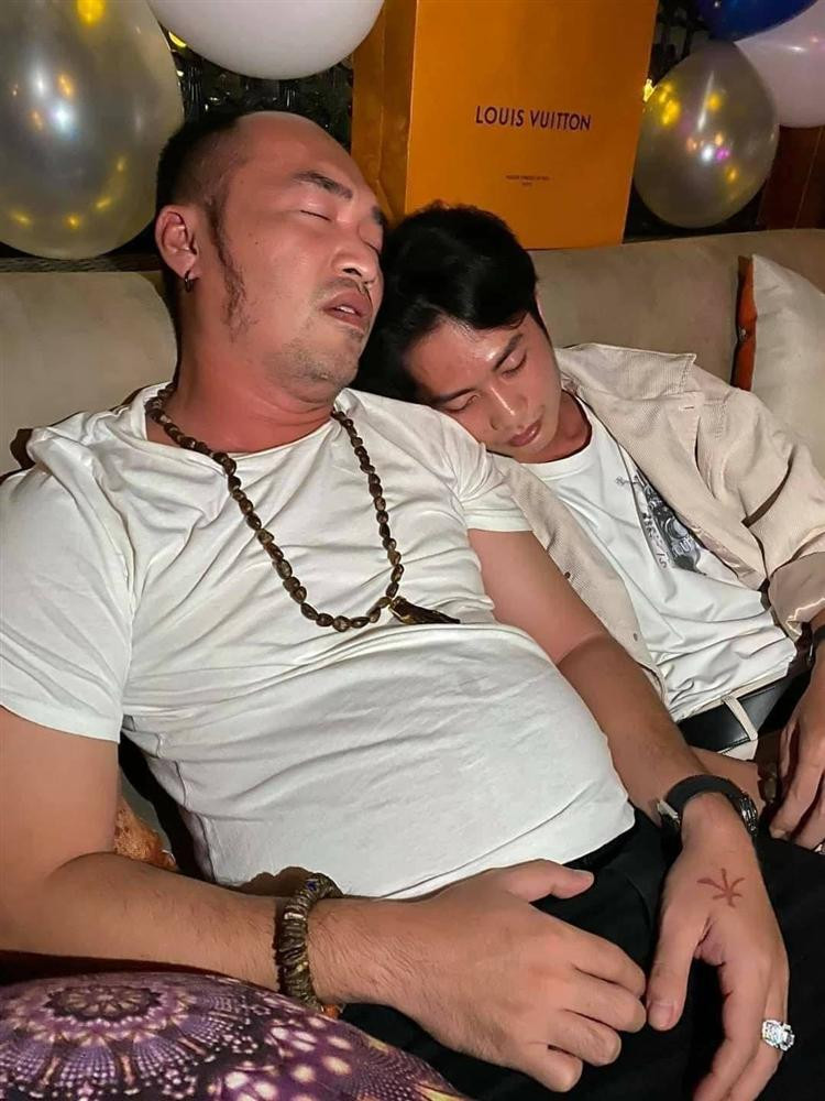 Phan ung cua Huynh Phuong khi bi Tien Luat to chom kinh hieu-Hinh-4