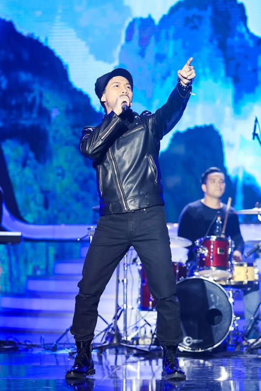 He lo ve chang ca si dien trai sanh doi ben DJ Mie-Hinh-5