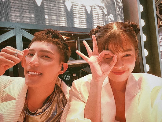 He lo ve chang ca si dien trai sanh doi ben DJ Mie-Hinh-3