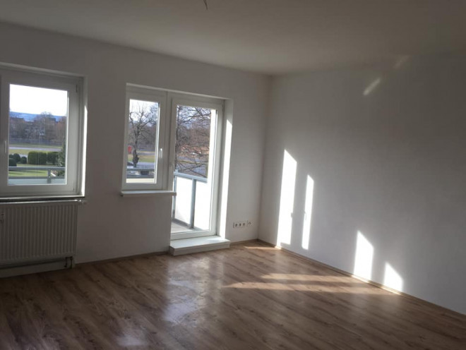 Ngo ngang voi ngoi nha cuc dep do me Viet tai Duc son sua-Hinh-3