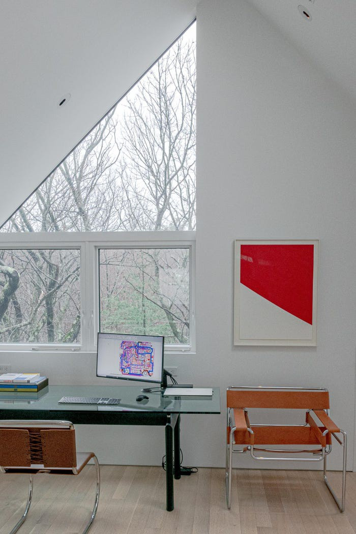 Góc làm việc được thiết kế với kiến trúc hiện đại với nội thất độc đáo sẽ kích thích sự sáng tạo. 