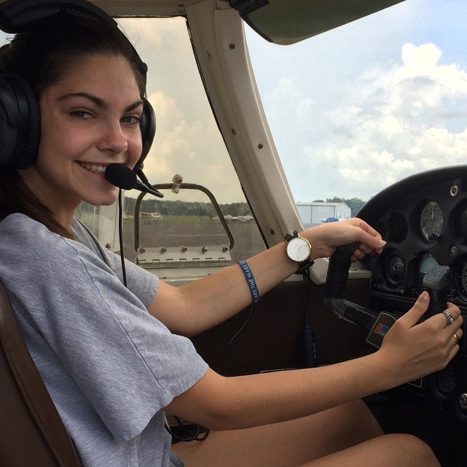 Để chuẩn bị thật kỹ lưỡng cho nhiệm vụ này, Alyssa cần giữ bản thân tránh xa mọi mối quan hệ tình cảm cho đến năm 36 tuổi. “Nhu cầu yêu đương và lập gia đình có lẽ phải tạm gác lại cho đến khi tôi trở về từ sao Hỏa. Đó là một nơi tôi chưa từng tới và là một nhiệm vụ nguy hiểm. Việc yêu ai đó sẽ khiến tôi bị xao lãng”, cô từng nói.