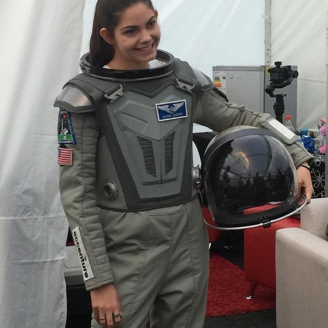 Theo kế hoạch của NASA, Alyssa sẽ được đưa lên Hỏa tinh vào năm 2033, khi cô bước sang tuổi 32. Tại đây, cô có sứ mệnh nghiên cứu khoa học, trồng trọt thực phẩm và tìm kiếm dấu hiệu của sự sống. Với công nghệ hiện tại được sử dụng cho sứ mệnh lên sao Hỏa, phi hành gia cần 6 tháng để tới nơi. Họ sẽ sống ở đó khoảng 20 tháng, rồi mất khoảng 9 tháng để trở lại Trái đất.