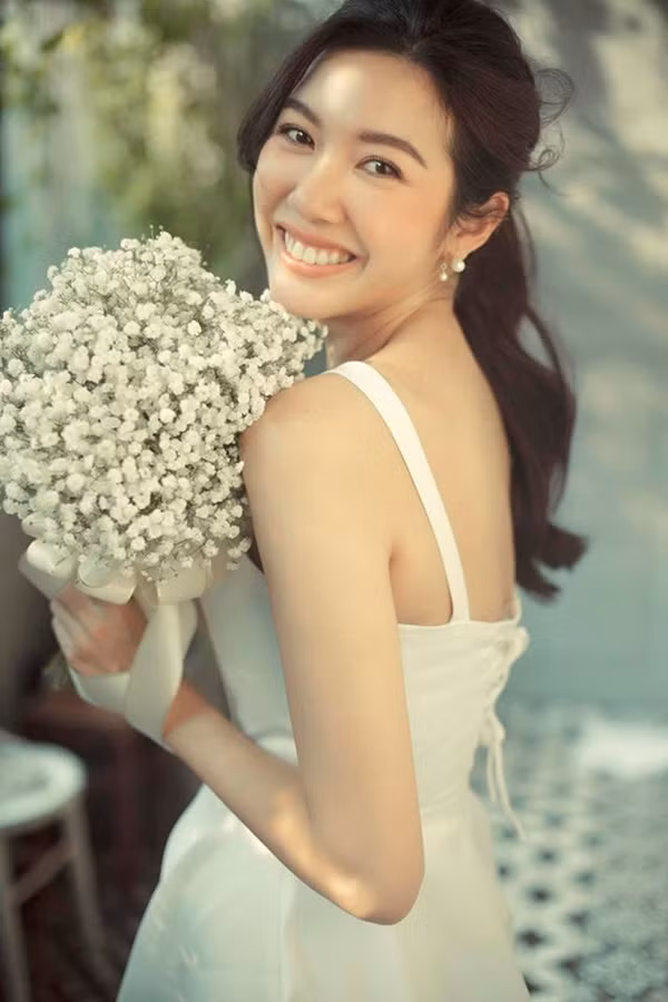 Thuy Van duoc me chong nuong chieu het muc du chua len xe hoa-Hinh-7