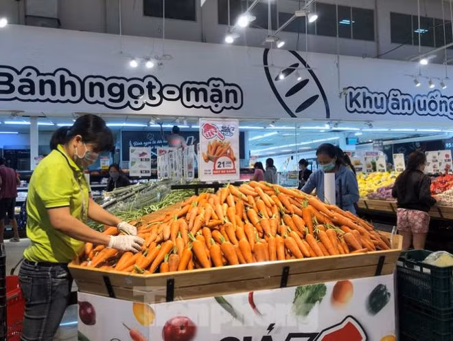 Hàng hóa đầy ắp