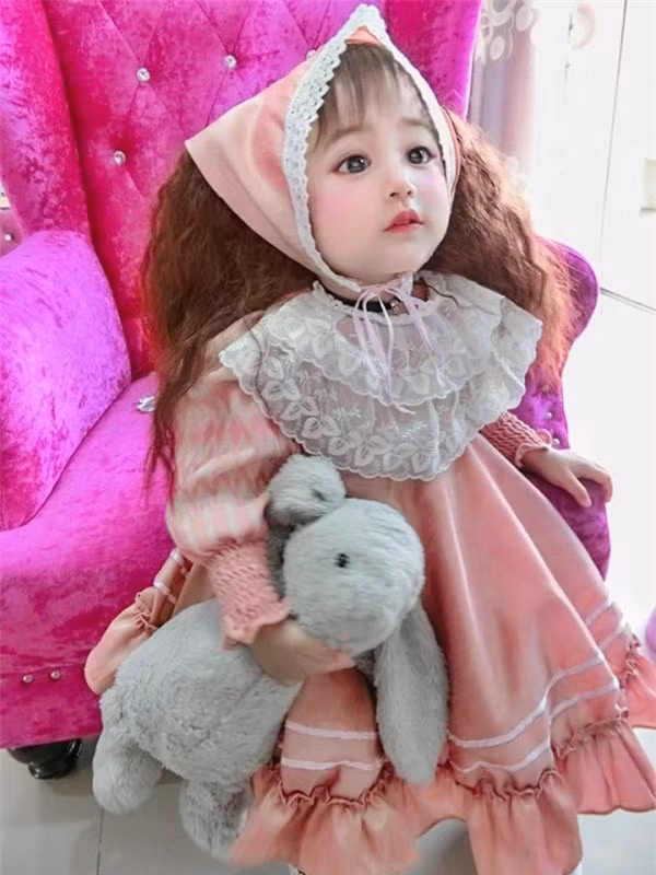 Xuất hiện bé gái “long lanh” như búp bê khiến dân mạng “tan chảy“ ảnh 2 Xuất hiện bé gái “long lanh” như búp bê khiến dân mạng “tan chảy“ ảnh 2