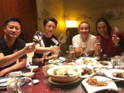 Sao Hoa ngu uong ruou nhu nuoc la-Hinh-5