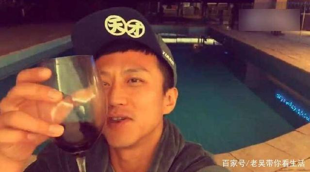 Sao Hoa ngu uong ruou nhu nuoc la