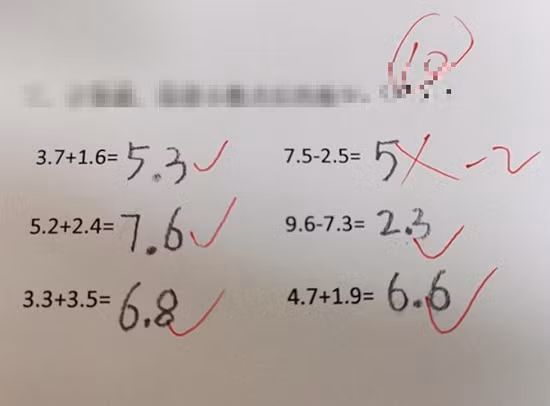 Con tinh 7,5 - 2,5 = 5 bi gach sai khien me buc xuc