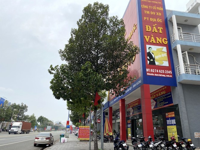 ##s###Hai năm gần đây, thị trường bất động sản TPHCM "đứng hình" nên nhà đầu tư đổ về Bình Dương tìm cơ hội đầu tư.