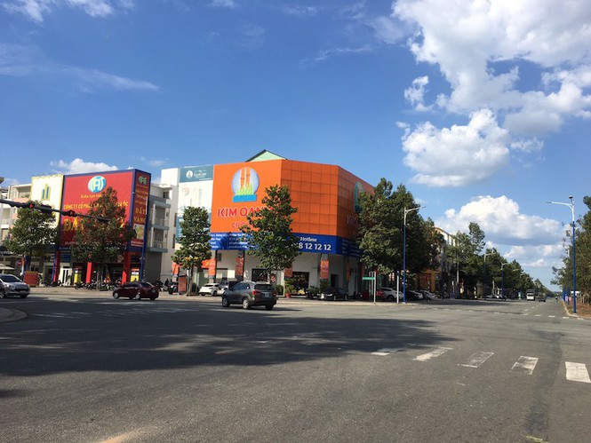 'Phố bất động sản' đìu hiu giữa mùa dịch COVID-19 - Hình 2 'Pho bat dong san' diu hiu giua mua dich COVID-19-Hinh-2