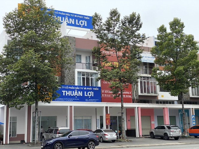 ##s###Hoặc xe cộ thưa thớt.