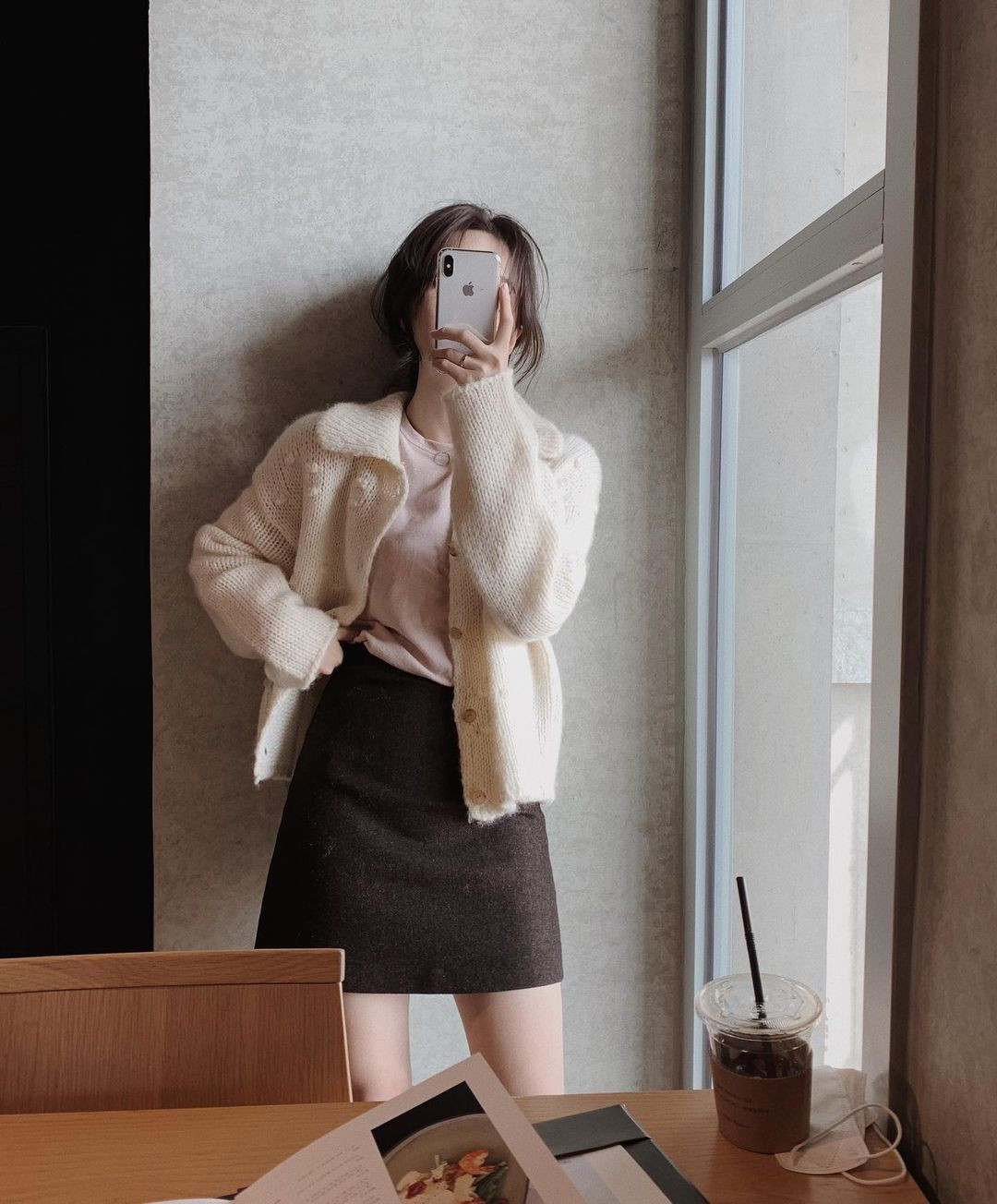 Chị em nên bỏ túi 4 kiểu váy ngắn cực hợp mùa Đông - Hình 4 Chi em nen bo tui 4 kieu vay ngan cuc hop mua Dong-Hinh-4