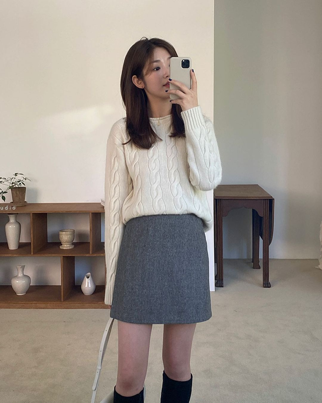 Chị em nên bỏ túi 4 kiểu váy ngắn cực hợp mùa Đông - Hình 2 Chi em nen bo tui 4 kieu vay ngan cuc hop mua Dong-Hinh-2