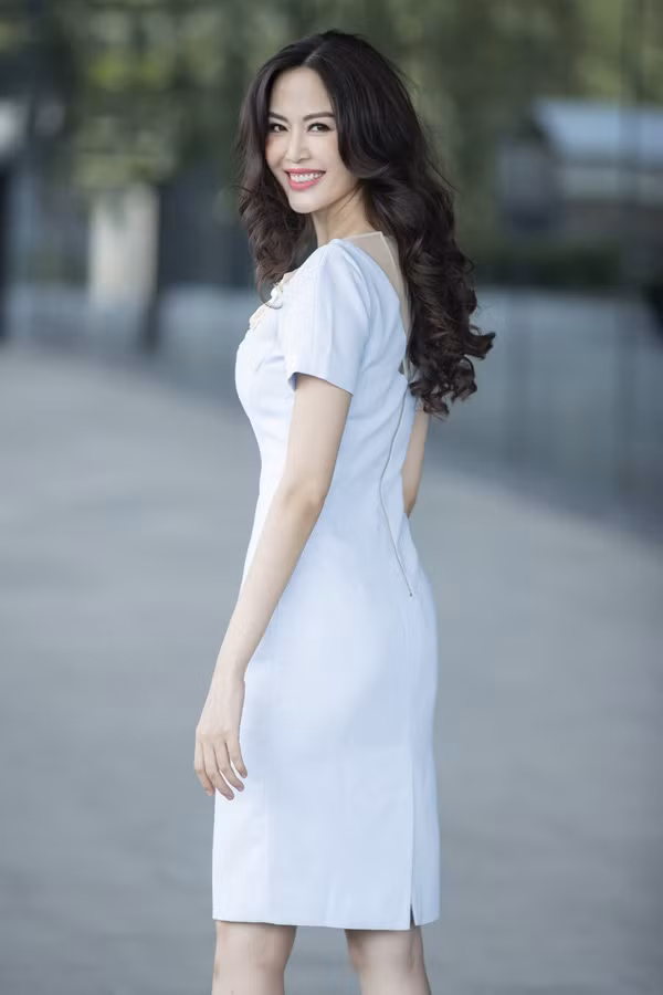 Tuoi 44, Hoa hau Thu Thuy song mot minh voi con-Hinh-3