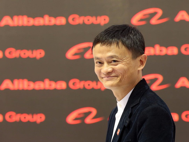  Alibaba: Tỷ phú Jack Ma, người đồng sáng lập của đế chế thương mại điện tử Alibaba, đã quyên tặng 500.000 khẩu trang và 1 triệu bộ xét nghiệm Covid-19 cho Mỹ, cũng như hàng triệu khẩu trang cho khu vực châu Á và Mỹ Latinh. Ông cũng tuyên bố tài trợ khoảng 16,5 triệu USD cho công tác nghiên cứu và phát triển vác-xin chống Covid-19 cho nhiều tổ chức khác nhau. Ảnh: Getty Images.