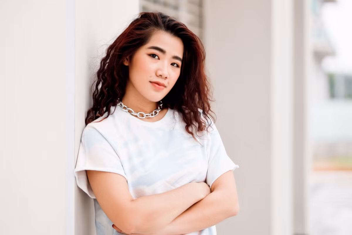 Cece Trương (sinh năm 1998) là con út trong gia đình nhạc sĩ Khắc Triệu - Cẩm Vân. Cô đam mê âm nhạc từ bé và cùng cha mẹ biểu diễn trong nhiều sự kiện. Vừa qua, Cece Trương chính thức bước chân vào lĩnh vực âm nhạc với MV Virus.