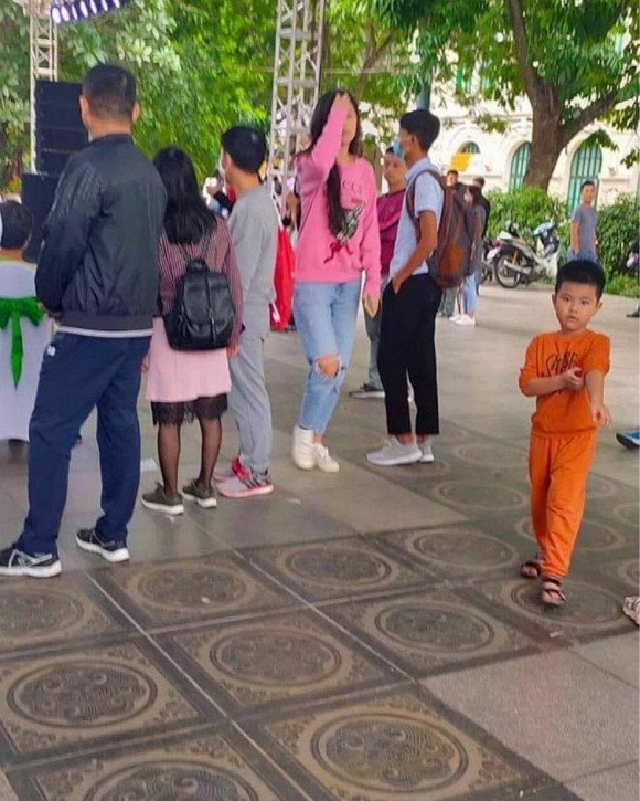 Mai Phuong Thuy trong ra sao khi bi cu dan mang chup len?-Hinh-2