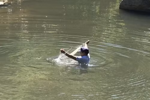 Quang Ngai: 'De nhat ca suoi' co tien cung khong de ma mua-Hinh-5