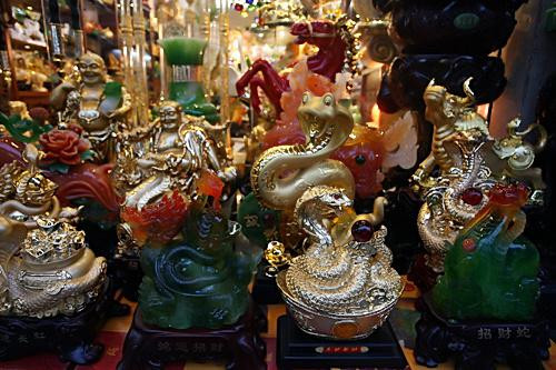 Thang Bay am lich kinh doanh gi de chop thoi co phat tai?-Hinh-6