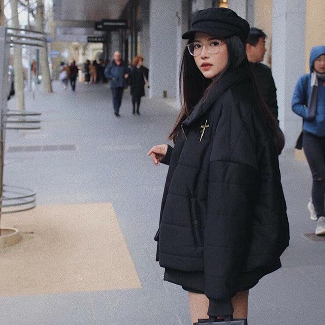 Từ năm 14 tuổi, cô nàng thường được bố mẹ cho đi du lịch nhiều nơi trên thế giới, ở tại các khu nghỉ dưỡng , khách sạn hạng sang. Khi vừa tròn 18 tuổi, món quà bố mẹ dành tặng cô cũng là một chiếc xe hơi sang trọng. Kiều Yến hiện vừa theo đuổi đam mê âm nhạc vừa học các lớp quản trị kinh doanh tại Australia.