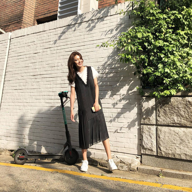 Học hỏi ngay 13 cách phối đồ cực đơn giản của các sao Hàn - Hình 3 Hoc hoi ngay 13 cach phoi do cuc don gian cua cac sao Han-Hinh-3