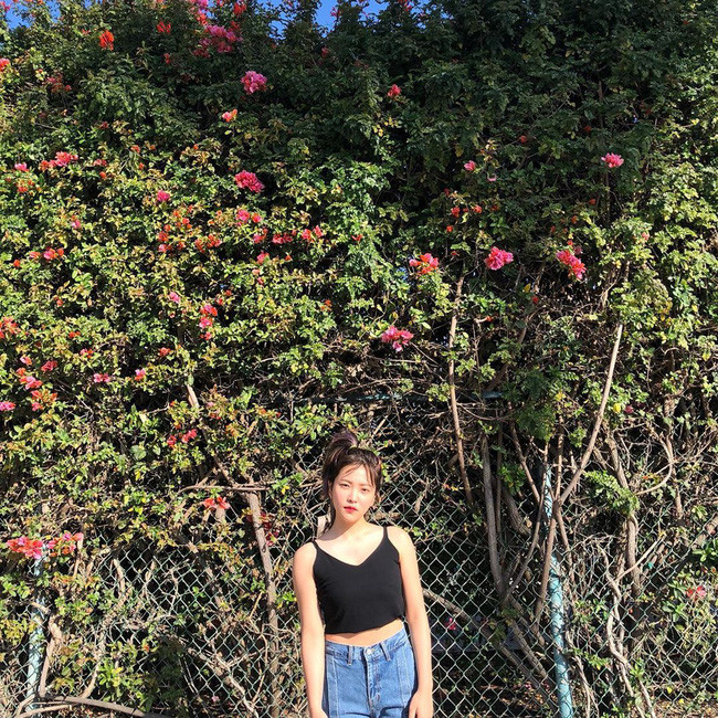 Học hỏi ngay 13 cách phối đồ cực đơn giản của các sao Hàn - Hình 4 Hoc hoi ngay 13 cach phoi do cuc don gian cua cac sao Han-Hinh-4