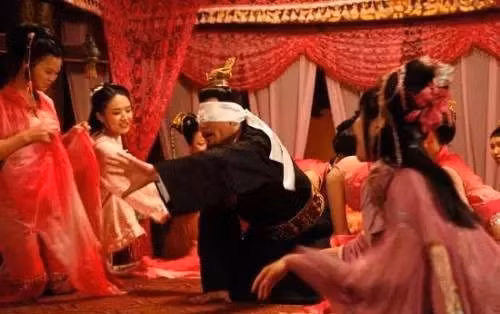 TV Show - Thân thế phi tử bị vua nhẫn tâm rút xương chân để làm đàn tì bà (Hình 2).