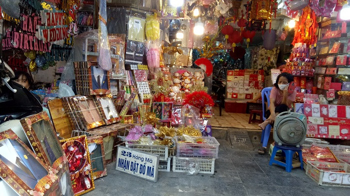 Khẩu trang cúng cô hồn 170.000 đồng/cái gây choáng - Hình 5 Khau trang cung co hon 170.000 dong/cai gay choang-Hinh-5