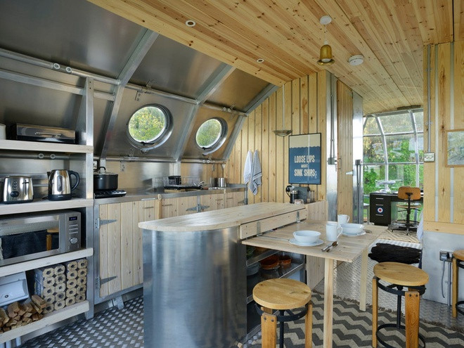 Ngoi nha sieu nho giong tau vu tru gia 125.000 USD-Hinh-14