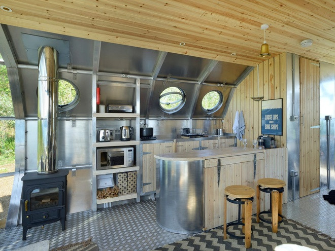 Ngoi nha sieu nho giong tau vu tru gia 125.000 USD-Hinh-10