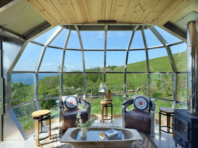 Ngoi nha sieu nho giong tau vu tru gia 125.000 USD-Hinh-9