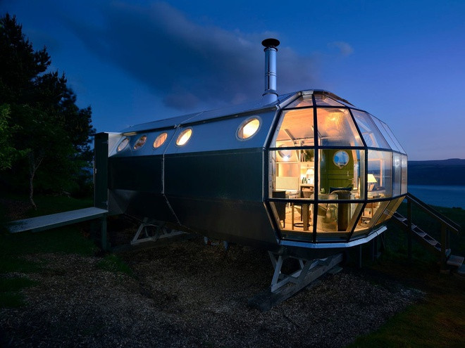 Ngoi nha sieu nho giong tau vu tru gia 125.000 USD