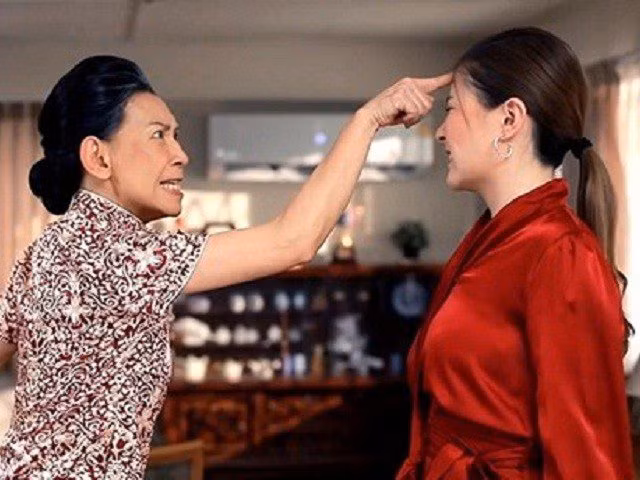 Vo cap bo luc chong tren ban mo, me chong phai xup xuong cam on