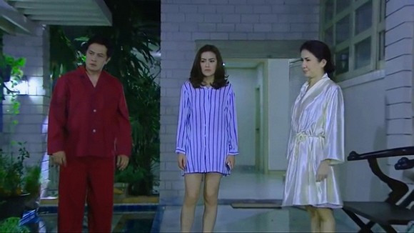 Chong vua mat, bo me chong dui cho con dau boc tien