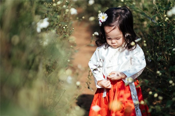 Be gai meu mao khoc khi bi bo bat di chup anh cuc hoa mi-Hinh-7