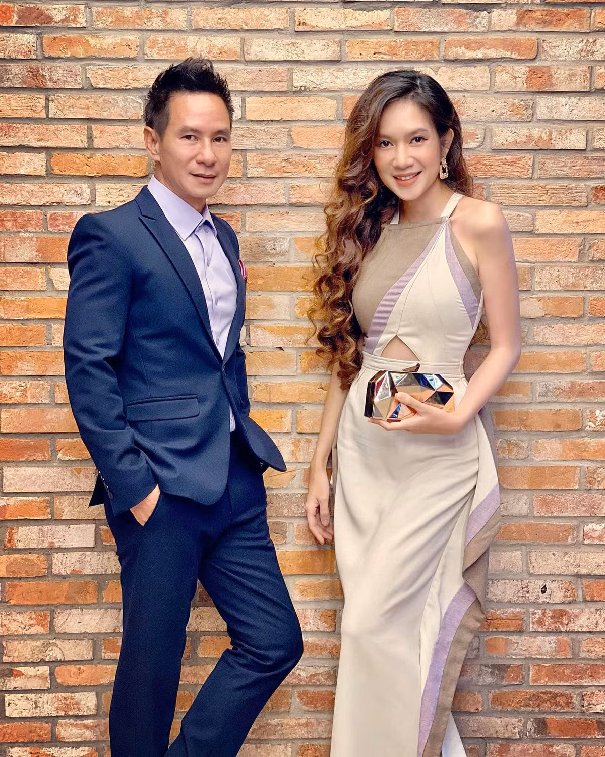 Lý Hải từng chia sẻ, chính vợ trẻ Minh Hà là người đã luôn bên anh những lúc khó khăn nhất. Cô là người duy nhất ủng hộ Lý Hải những khi không ai ủng hộ anh. Dù trẻ tuổi nhưng Minh Hà nổi tiếng là người phụ nữ đảm đang, tháo vát và quán xuyến tốt việc nhà cũng như giúp đỡ chồng trong sự nghiệp.