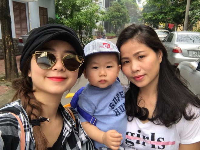 Tra Long 'Mat biec' khoe nhan sac noi bat thoi tre cua me-Hinh-2