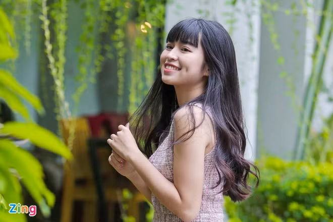 Tra Long 'Mat biec' khoe nhan sac noi bat thoi tre cua me-Hinh-5