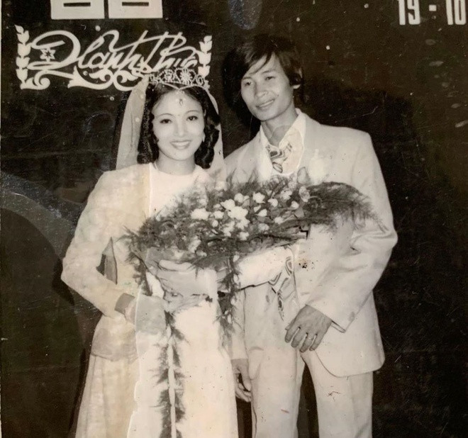 Tra Long 'Mat biec' khoe nhan sac noi bat thoi tre cua me-Hinh-3